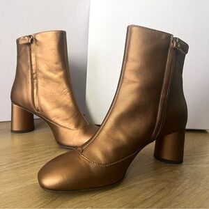 KK Dodds Vero Cuoio Shiny Copper Heeled Boots pristine with box! Size 39